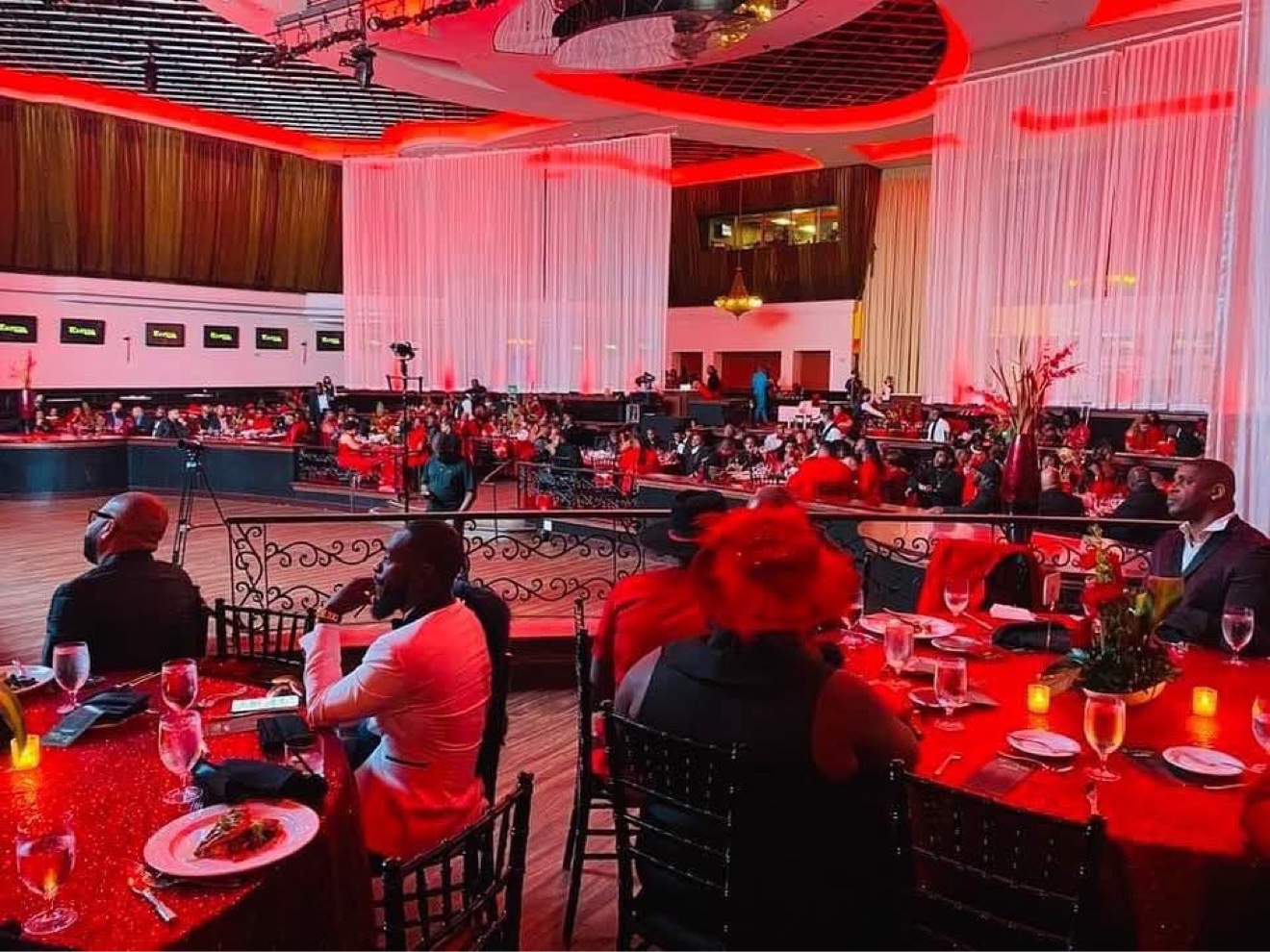The Rapha Center community gathered at a formal fundraising dinner